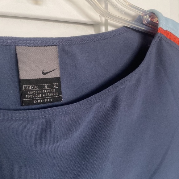 Nike women’s dry fit long sleeve workout top - Picture 3 of 5